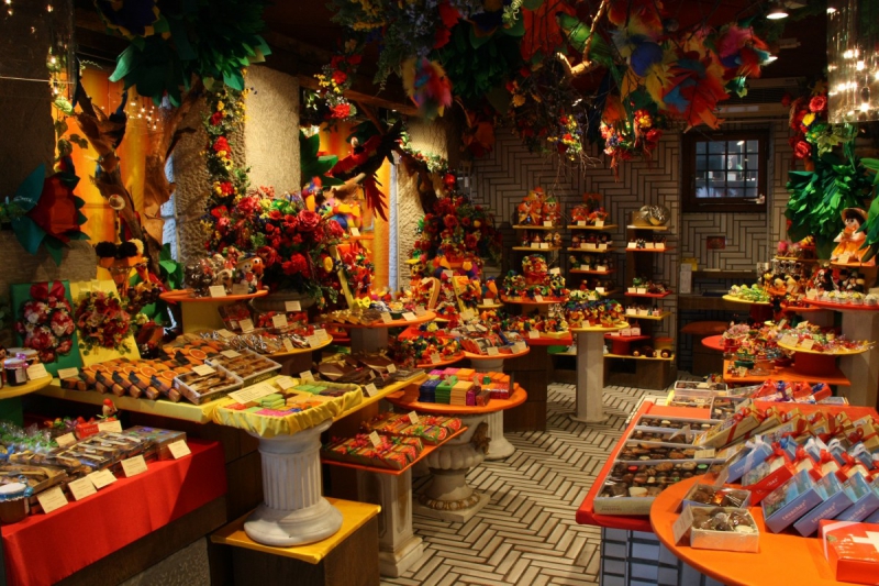 vente-SIX FOURS LES PLAGES-min_candy_store_chocolate_shop_chocolate_switzerland-393515